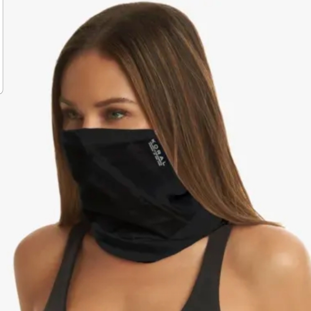 NWOT Koral Turtleneck Netz Mask In Black OS